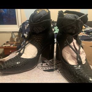 Freebird by Steven Joyce Sz 9